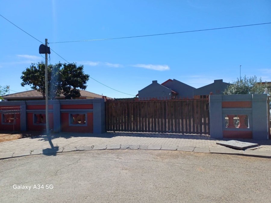 3 Bedroom Property for Sale in Bloemside Free State